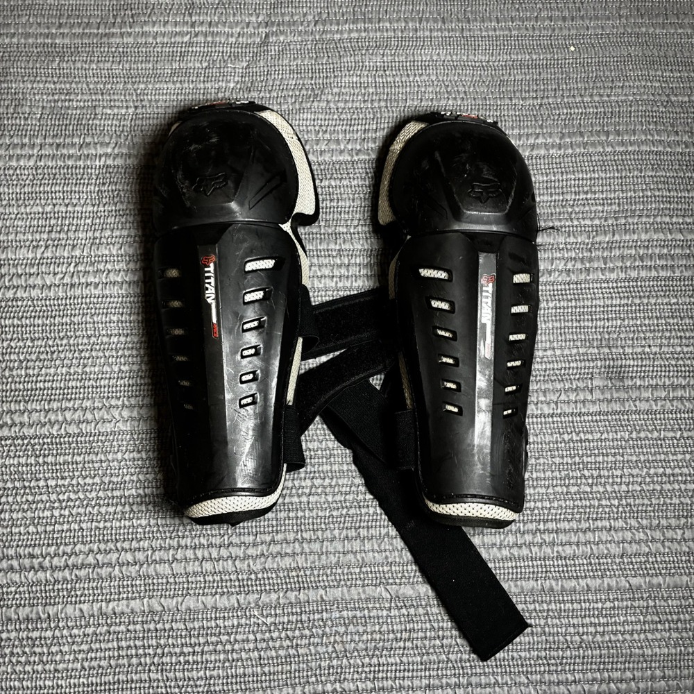 Fox Racing Titan Race Knee Shin Guards Black Motocross MTB BMX Protective Gear